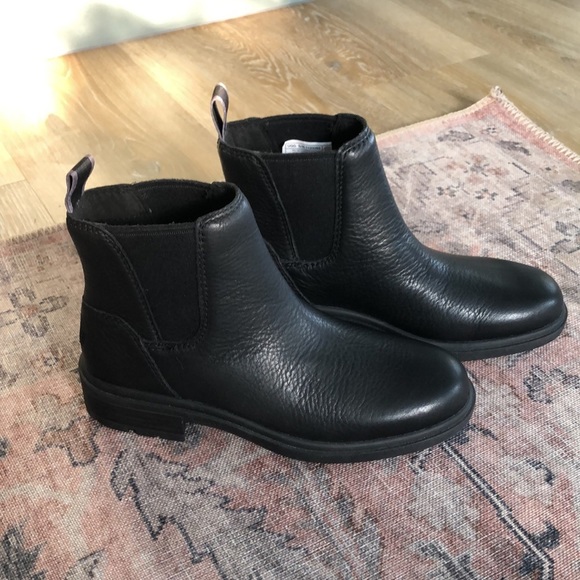UGG Shoes - UGG Harrison Black Leather Chelsea Boots
